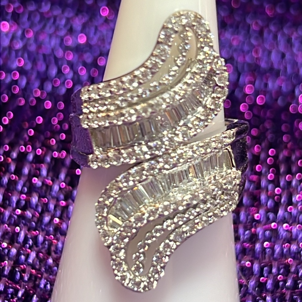Bella Luce White Diamond Simulant Ring - Picture 4 of 8